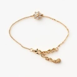 Hello Friend Daisy Bracelet Greeting Card 6 Hello Friend Daisy Bracelet Greeting Card -Paper Source 10017348 2